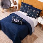 Kit Cobre Leito Colcha Solteiro Astros Azul Marinho Com Almofada Estampada 04 Peças - Dupla Face Percal 300 Fios