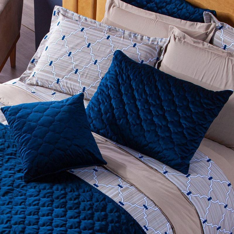 Kit De Peseira Para Cama Florence Azul Marinho Com Fronhas E Almofada 04 Peças - Tecido Veludo Macio Caminho De Cama