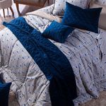 Kit De Peseira Para Cama Florence Azul Marinho Com Fronhas E Almofada 04 Peças - Tecido Veludo Macio Caminho De Cama