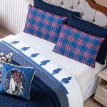 Kit Cobre Leito Colcha Solteiro Country Com Almofadas Estampadas 05 Peças - Dupla Face Percal 300 Fios Matelado Cor Azul