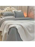 Kit Cobre Leito Colcha Perone Queen Dupla Face Toque De Pluma Micro Percal 300 Fios 3 Peças - Cinza