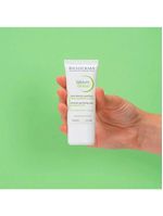Sébium global bioderma hidratante anti-imperfeições e antimarcas da acne