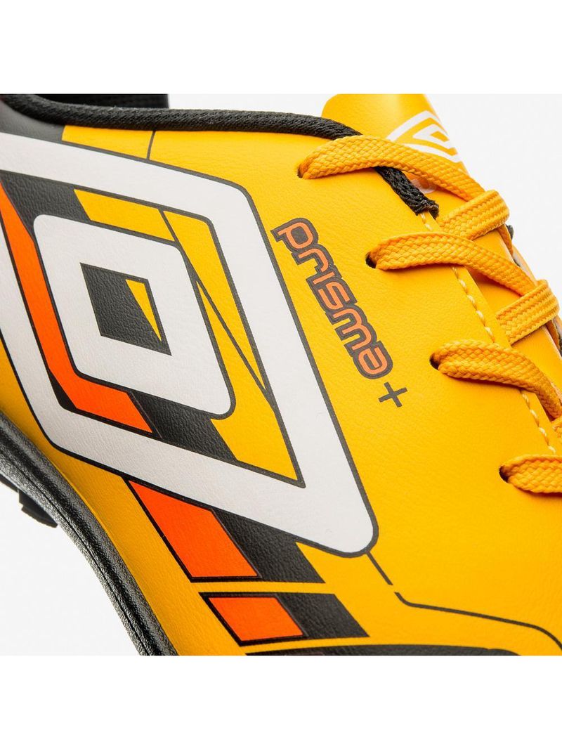 Chuteira society umbro prisma+