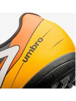 Chuteira society umbro prisma+