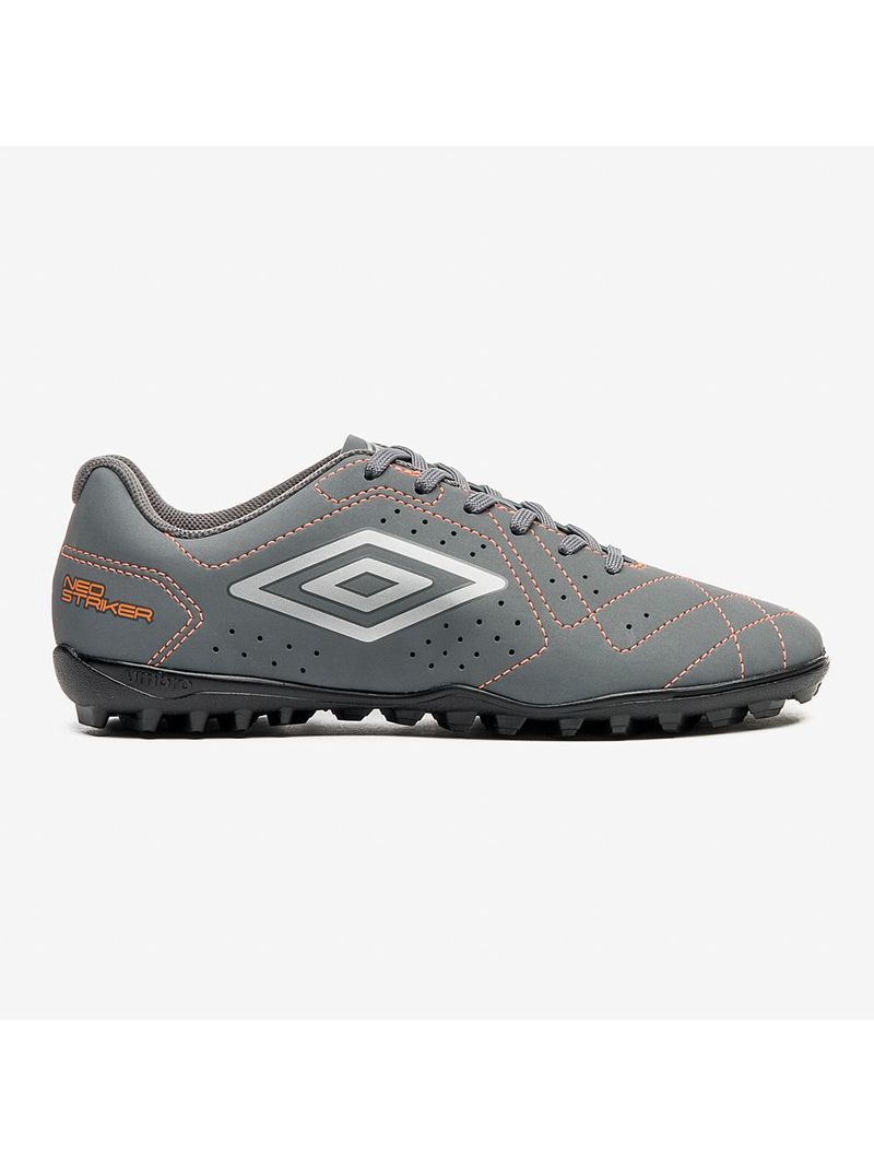 Chuteira society umbro neo striker