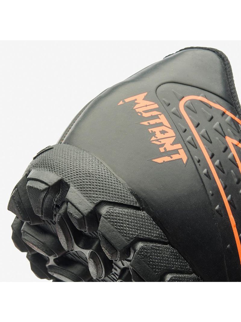 Chuteira society umbro mutant