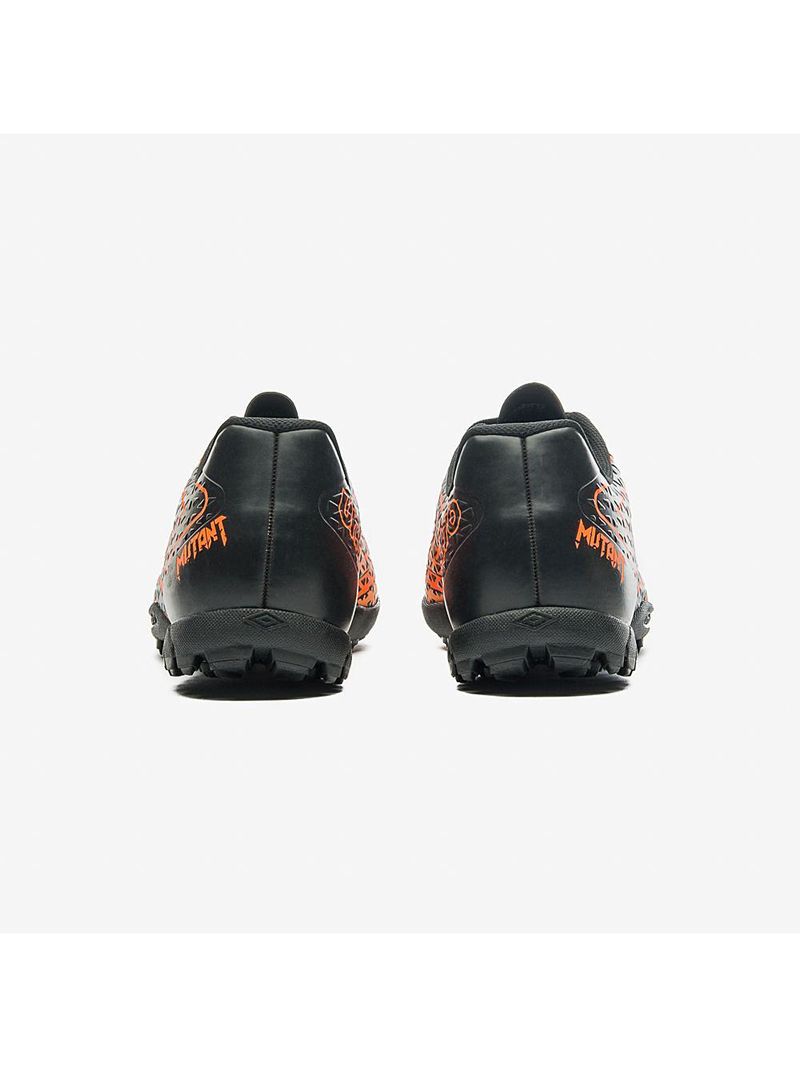 Chuteira society umbro mutant