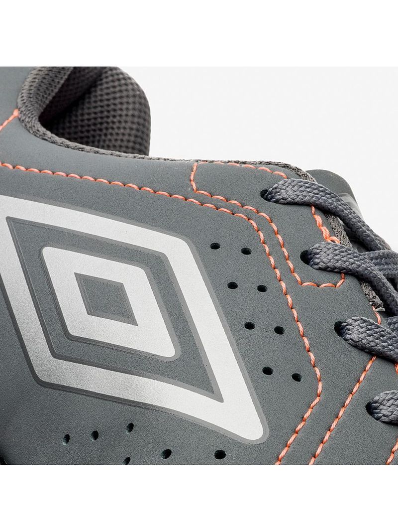 Chuteira society umbro neo striker