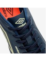 Chuteira society umbro class footballer