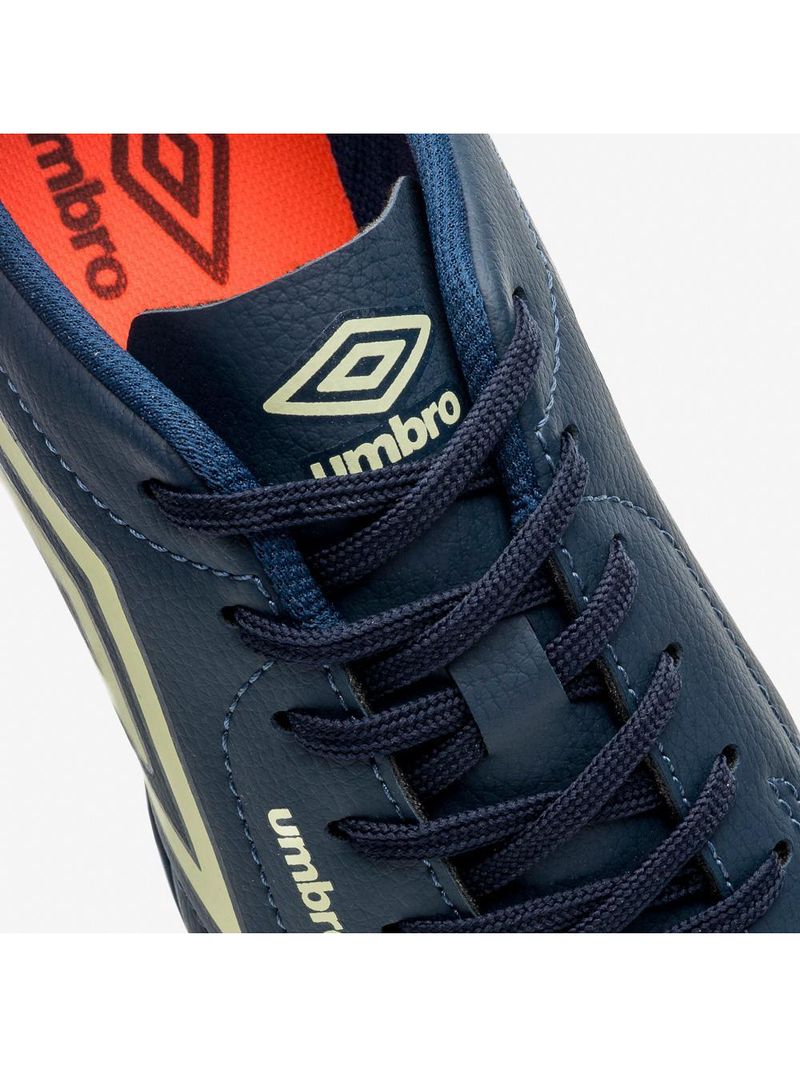 Chuteira society umbro class footballer