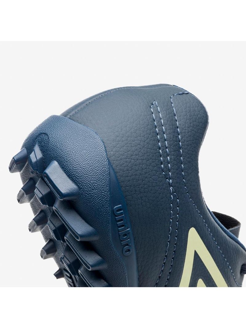 Chuteira society umbro class footballer