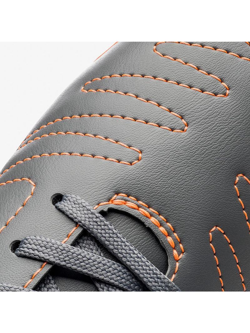Chuteira campo umbro class
