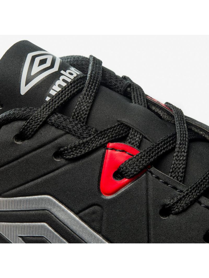 Chuteira campo umbro attak eternal