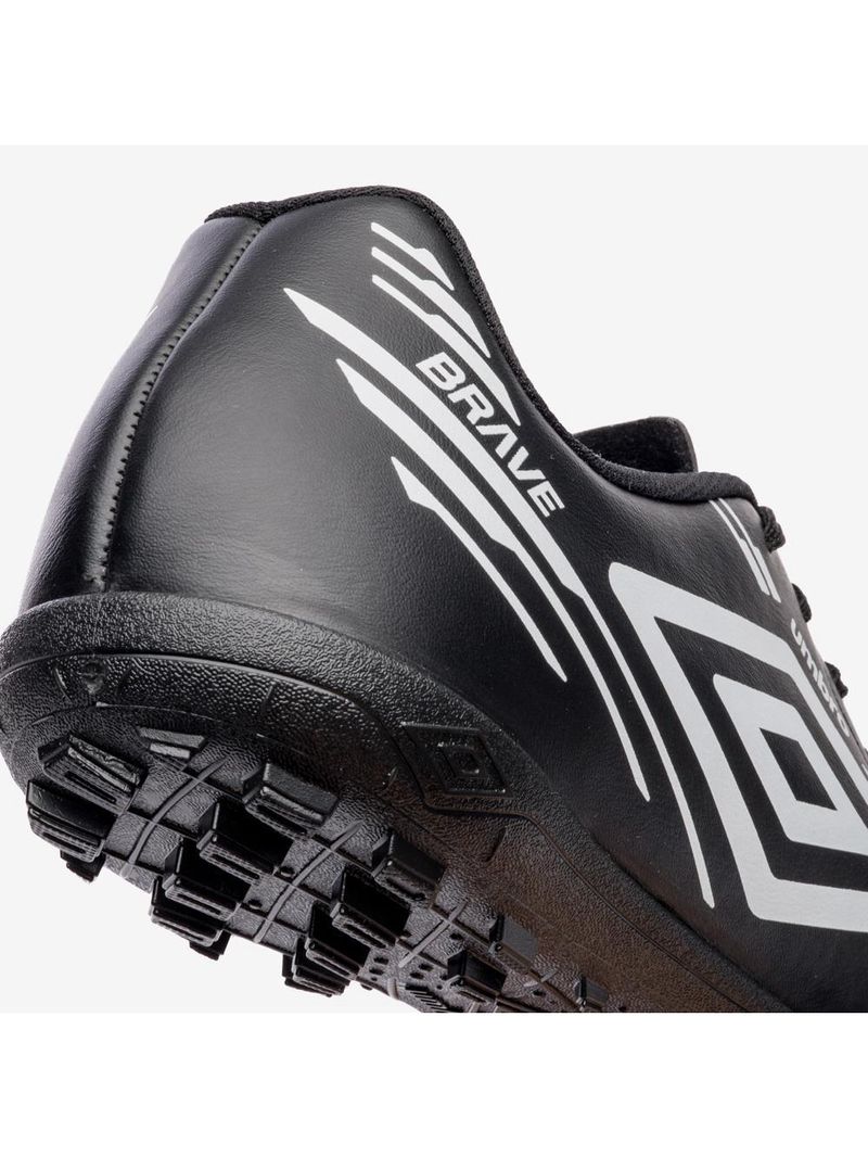 Chuteira society umbro brave