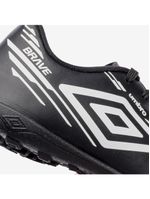 Chuteira society umbro brave jr