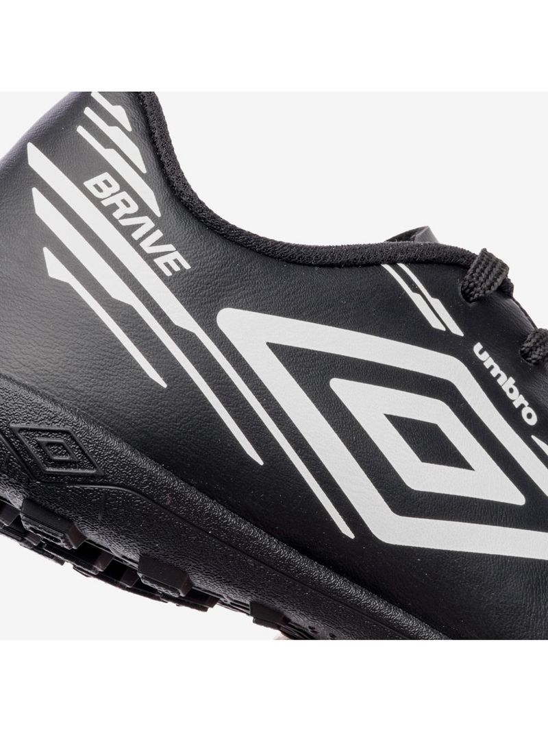 Chuteira society umbro brave jr
