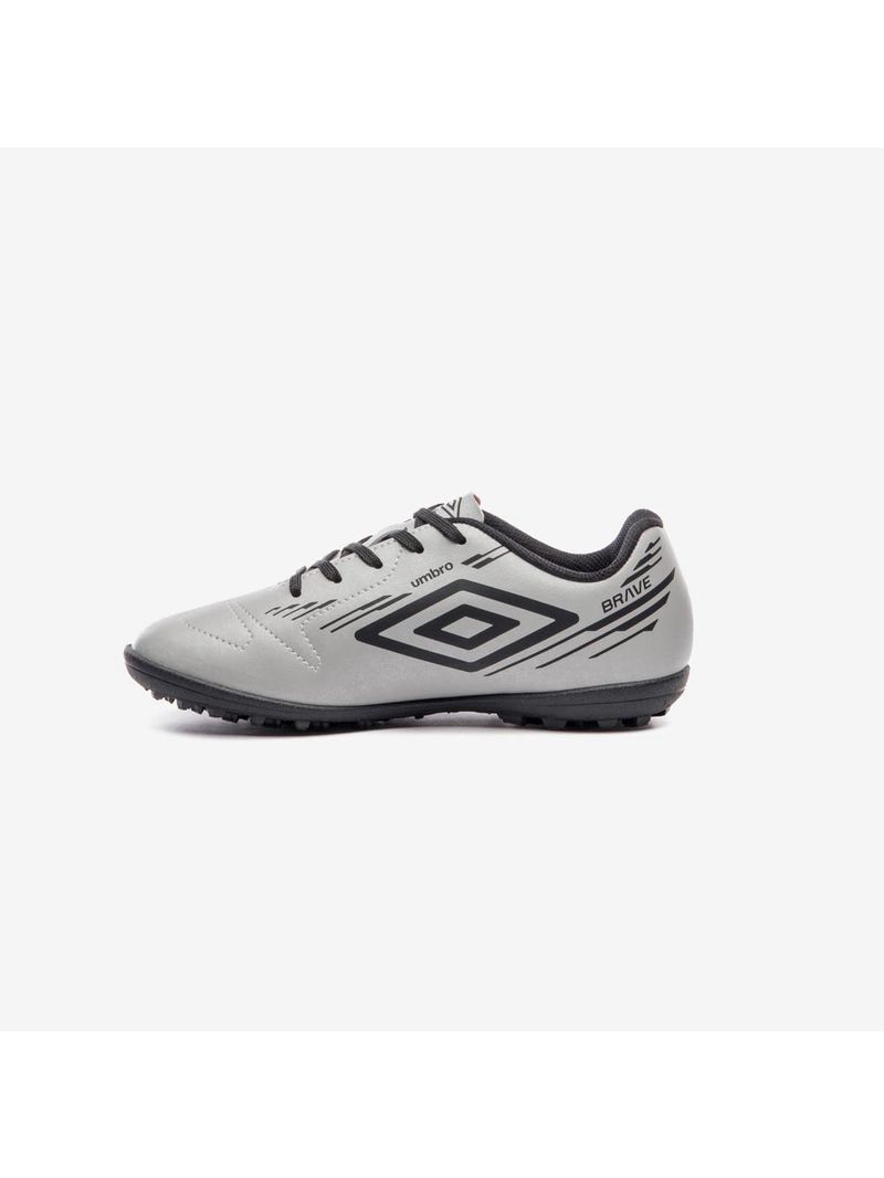 Chuteira society umbro brave jr