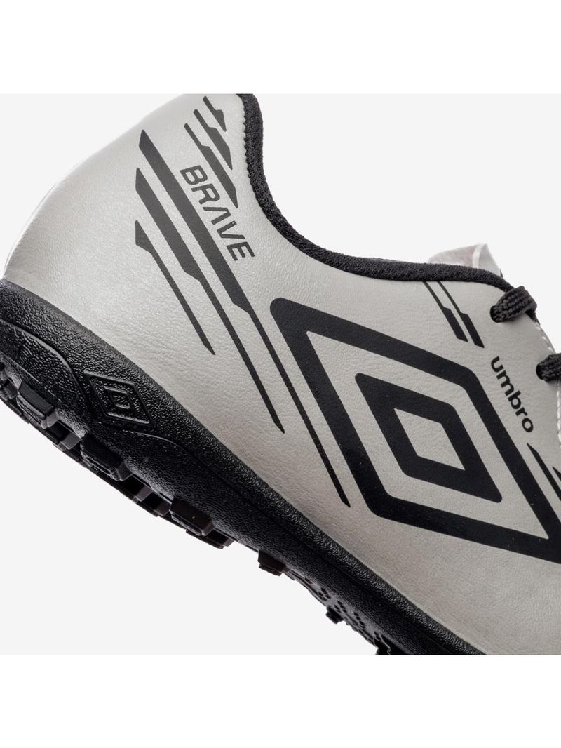 Chuteira society umbro brave jr