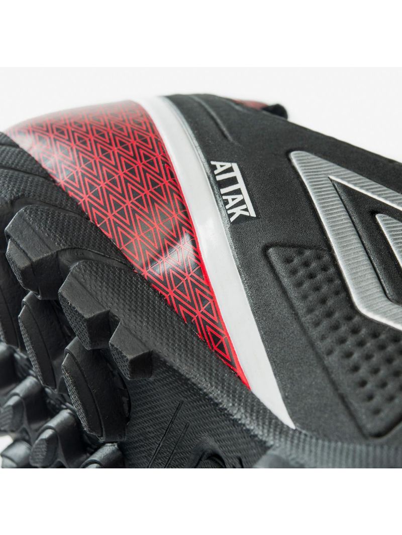 Chuteira society umbro attak eternal