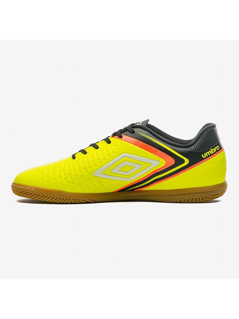 Chuteira futsal umbro score