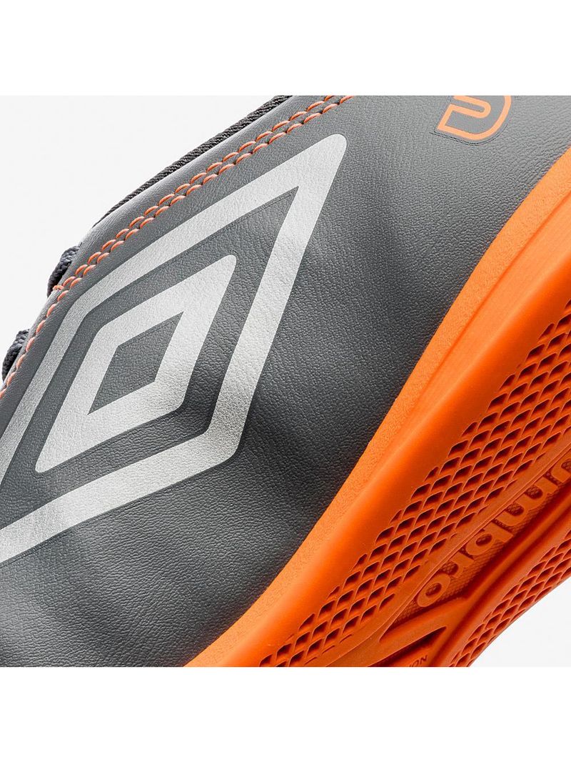 Chuteira futsal umbro class