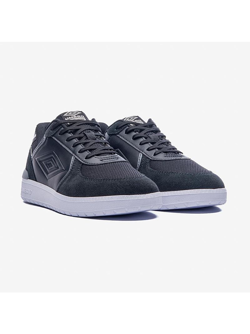 Tênis umbro essential