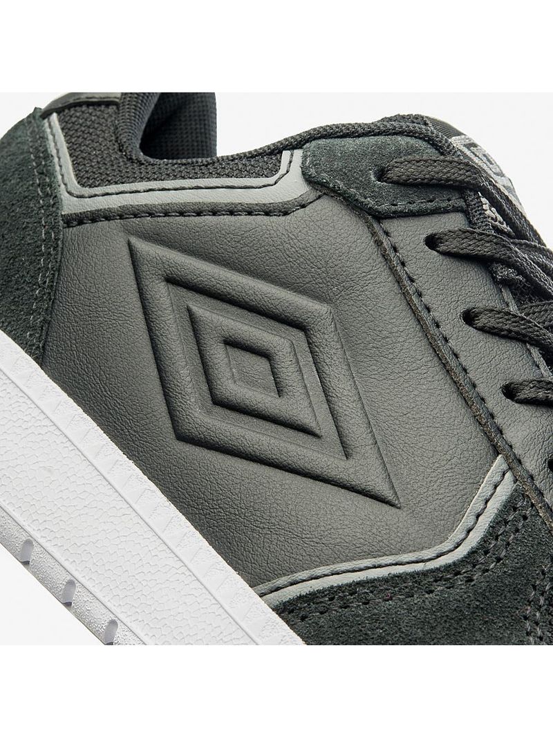 Tênis umbro essential