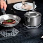 Frigideira Tramontina Professional Em Inox Fundo Triplo E Cabo Com Luva De Silicone 20 Cm 62333200