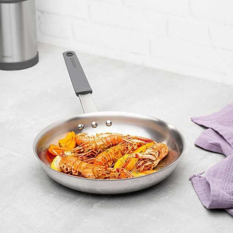 Frigideira Tramontina Professional Em Inox Fundo Triplo E Cabo Com Luva De Silicone 20 Cm 62333200