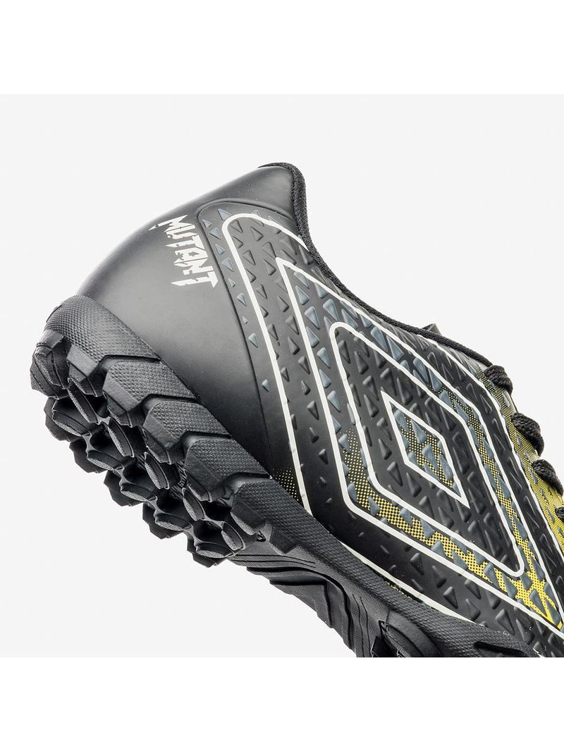 Chuteira society umbro mutant
