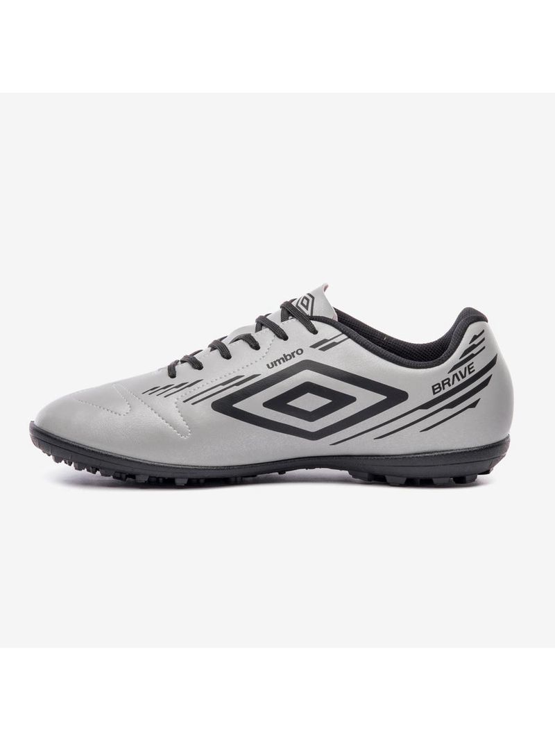 Chuteira society umbro brave