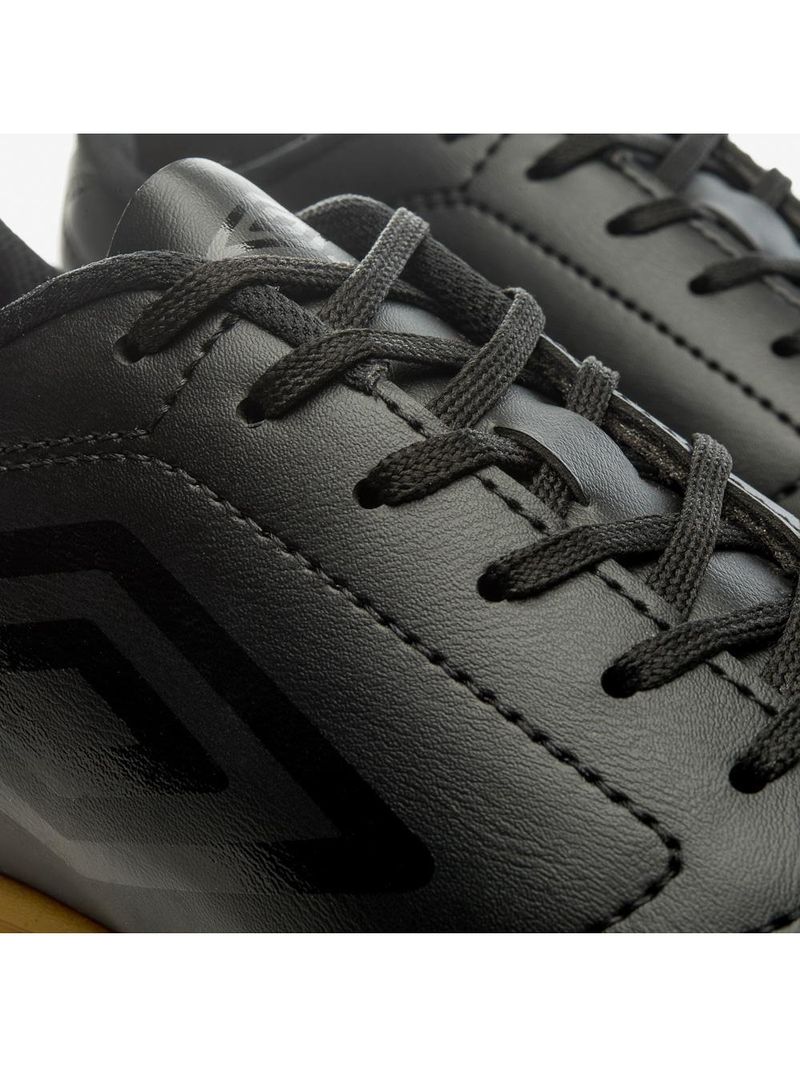 Chuteira futsal umbro class