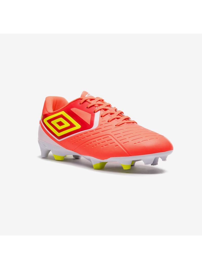 Chuteira campo umbro score