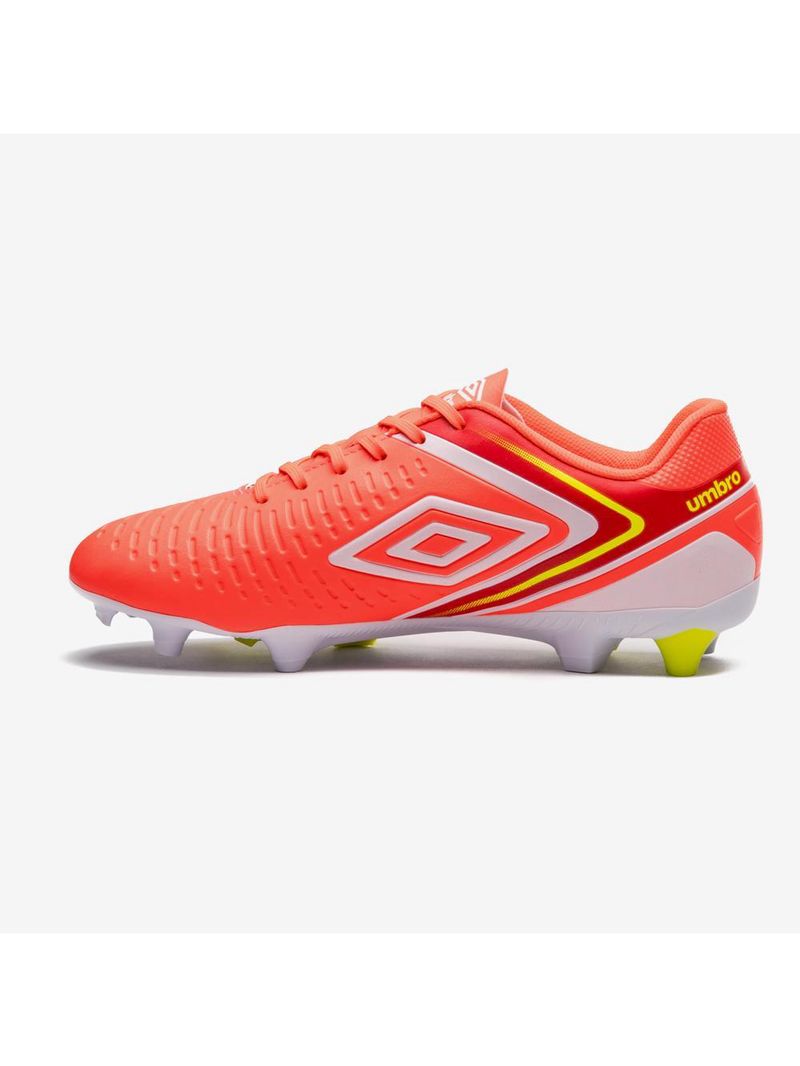 Chuteira campo umbro score