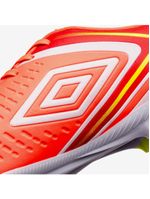 Chuteira campo umbro score