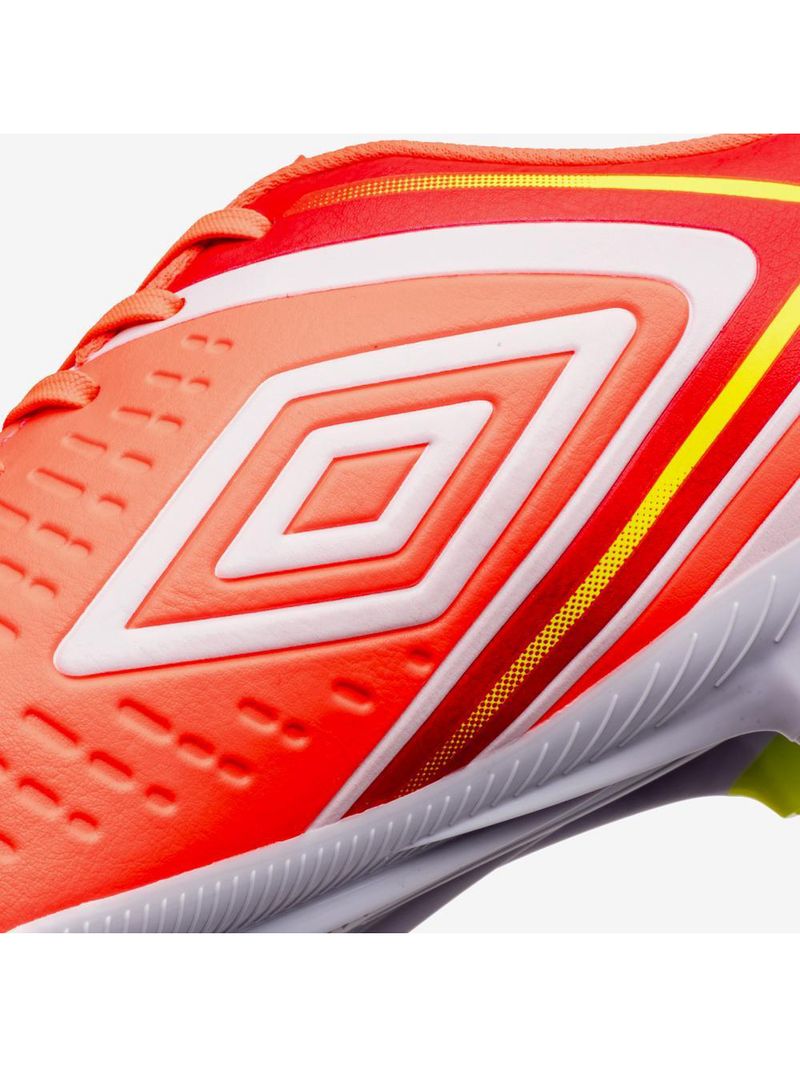 Chuteira campo umbro score