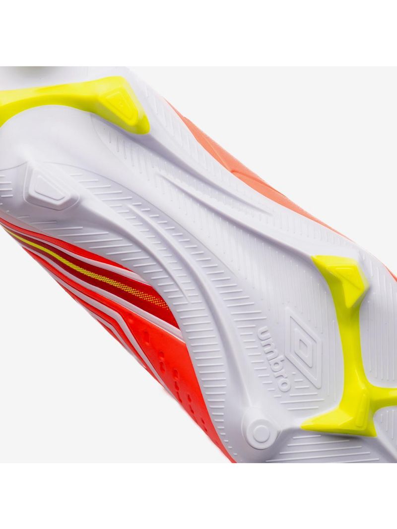 Chuteira campo umbro score
