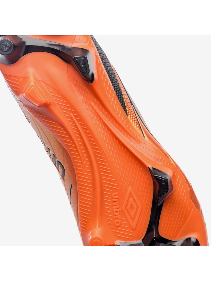 Chuteira campo umbro domain