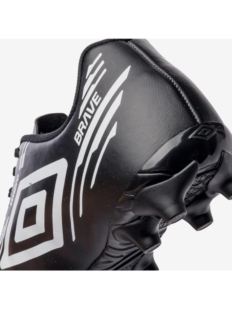 Chuteira campo umbro brave