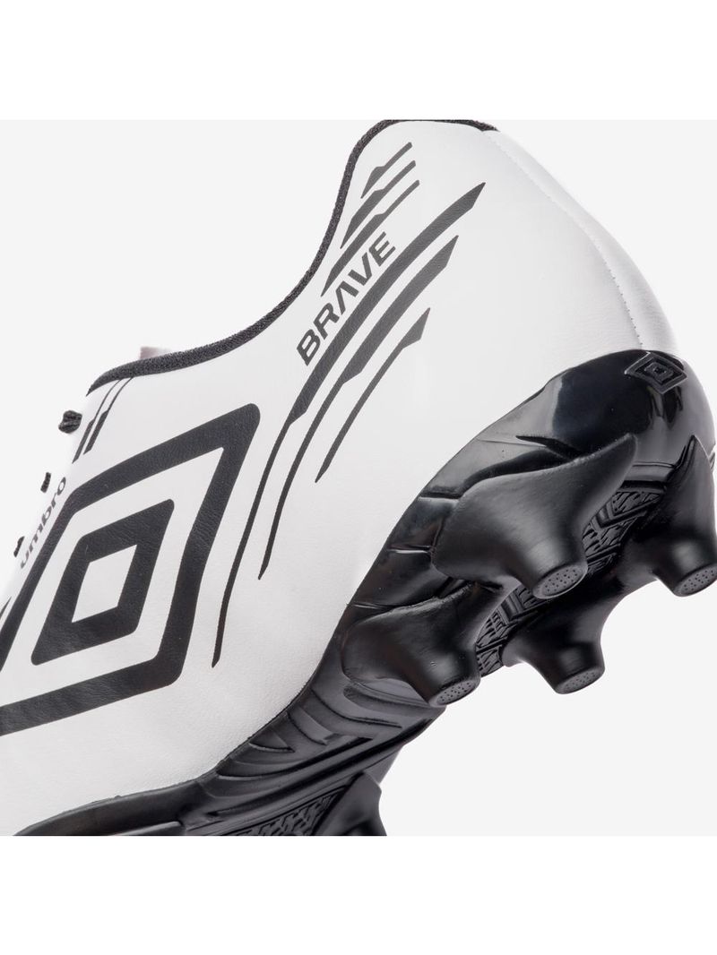 Chuteira campo umbro brave