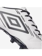 Chuteira campo umbro brave