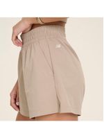 Shorts new balance trend small logo feminino