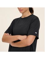 Camiseta new balance sport essentials graphic feminina