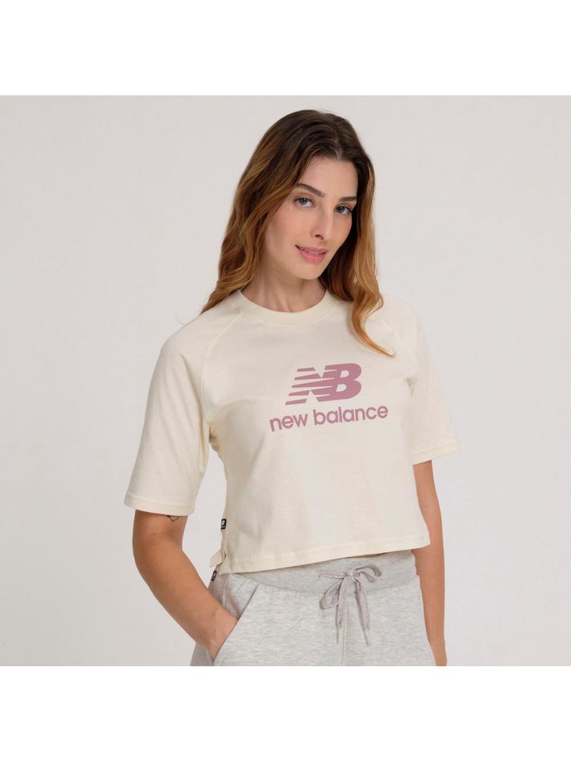 Camiseta new balance cropped essentials feminina