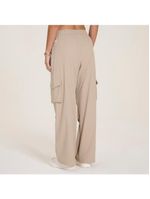 Calça new balance nylon cargo feminina