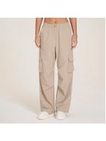 Calça new balance nylon cargo feminina