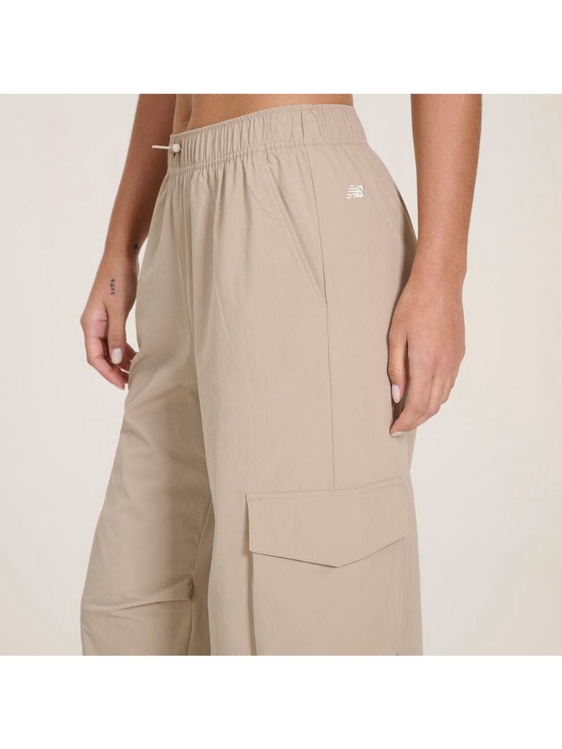 Calça new balance nylon cargo feminina