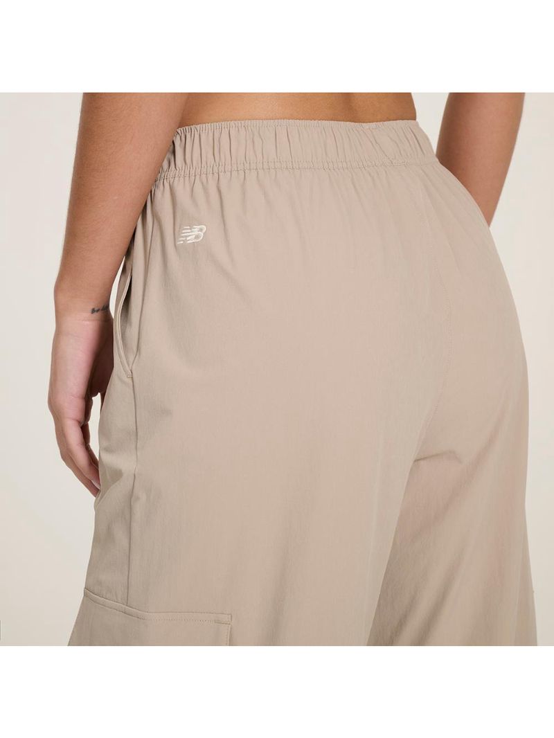 Calça new balance nylon cargo feminina