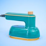 Mini Ferro de Passar Roupa Portátil a Vapor Grupo Shopmix Giratório 25W 50ML Verde 220V