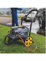 Lavadora de alta pressão tramontina 2100w de potência e 2300 psi, sistema stop total - preta e amarela